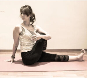 Posture Yoga torsion Shantyoga